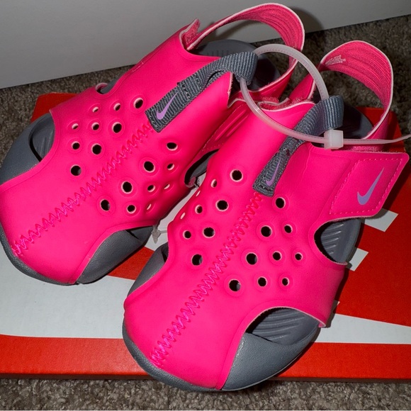 NIKE | Sunray Protect 2 (TD) | Girls Toddler Size 8C | Hyper Pink / Fuchsia Glow - Picture 2 of 15